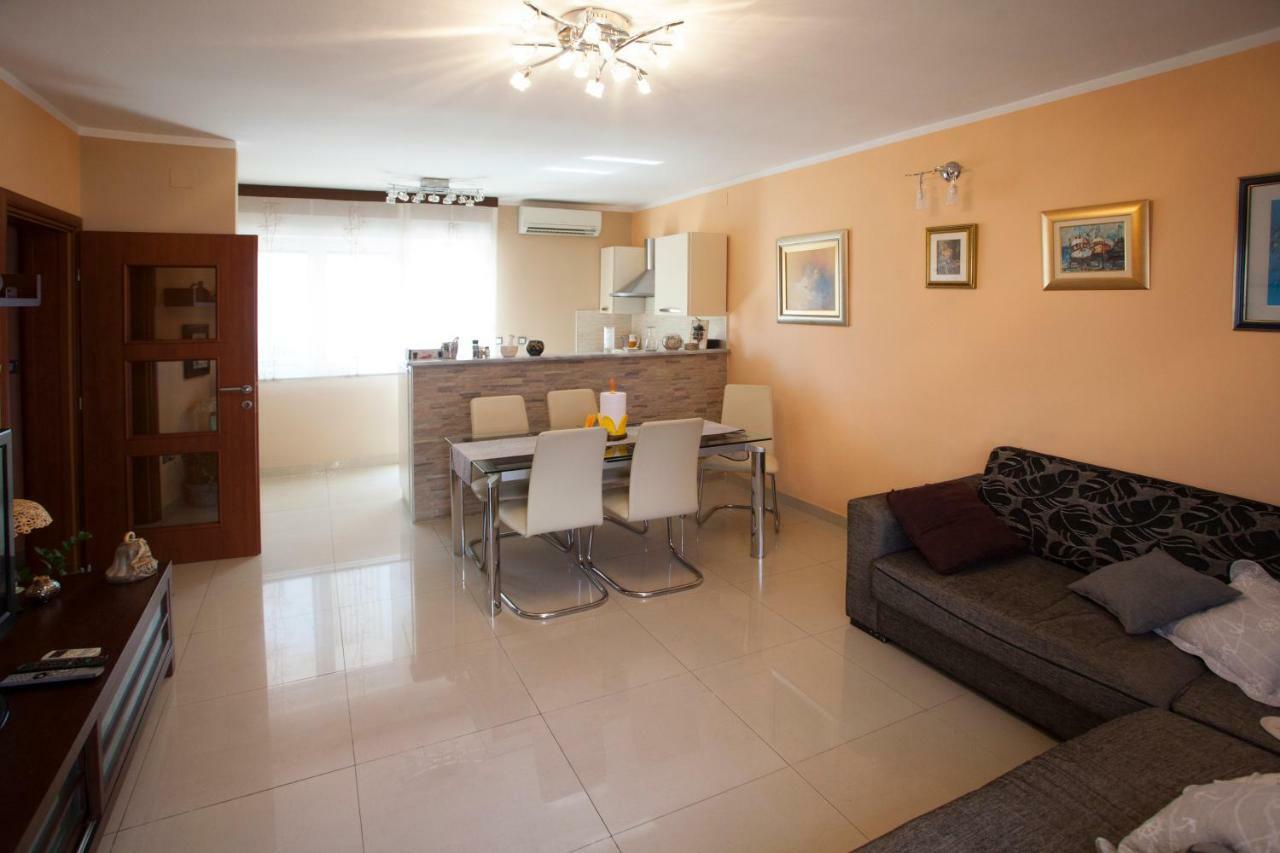 Apartment Dolores Split Bagian luar foto